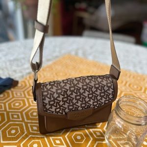 Crossbody DKNY
